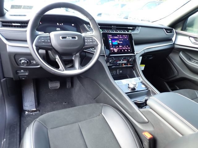 New 2025 Jeep Grand Cherokee Altitude AWD/4WD image 13