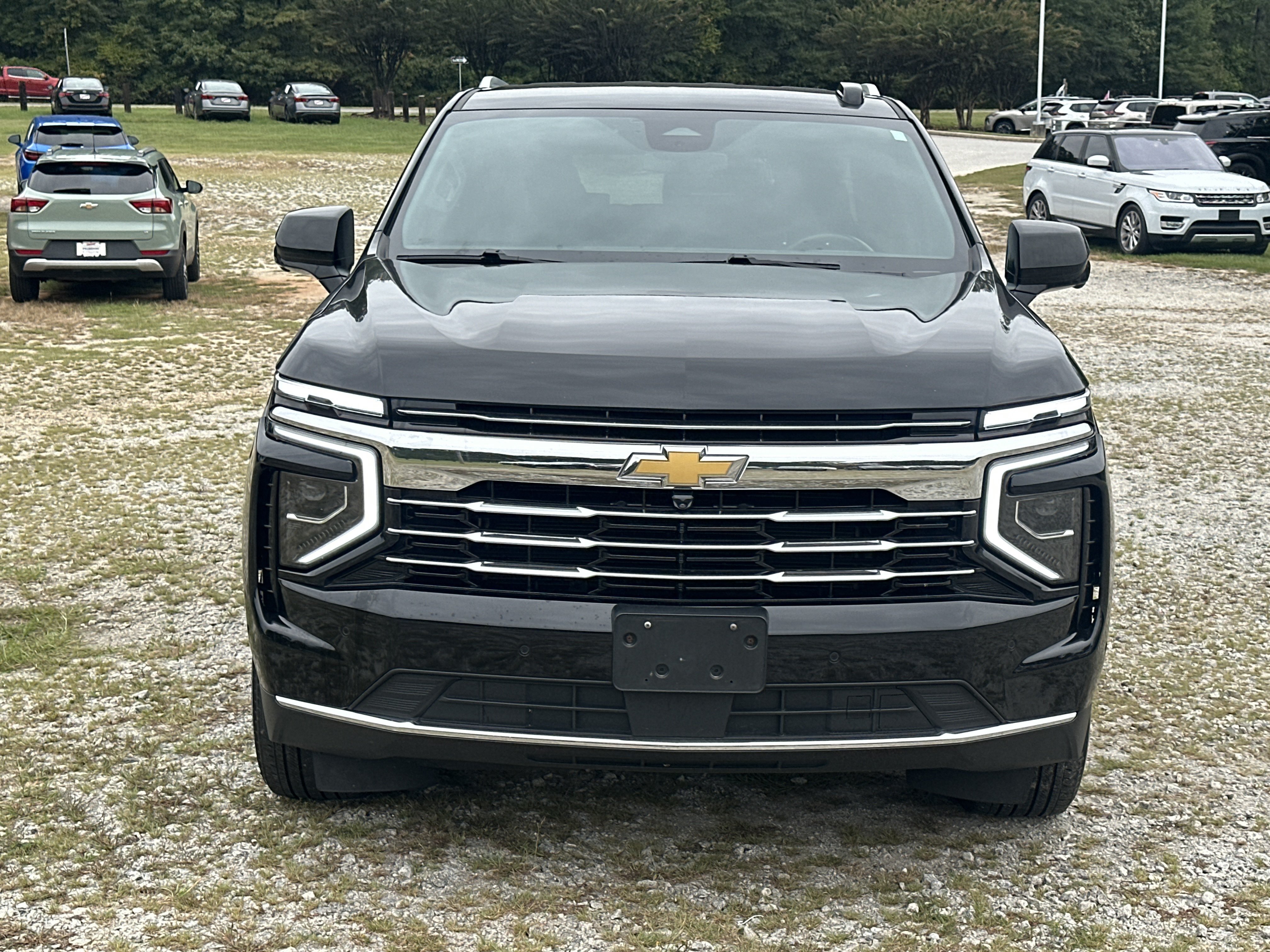 Used 2025 Chevrolet Suburban LT AWD/4WD image 2