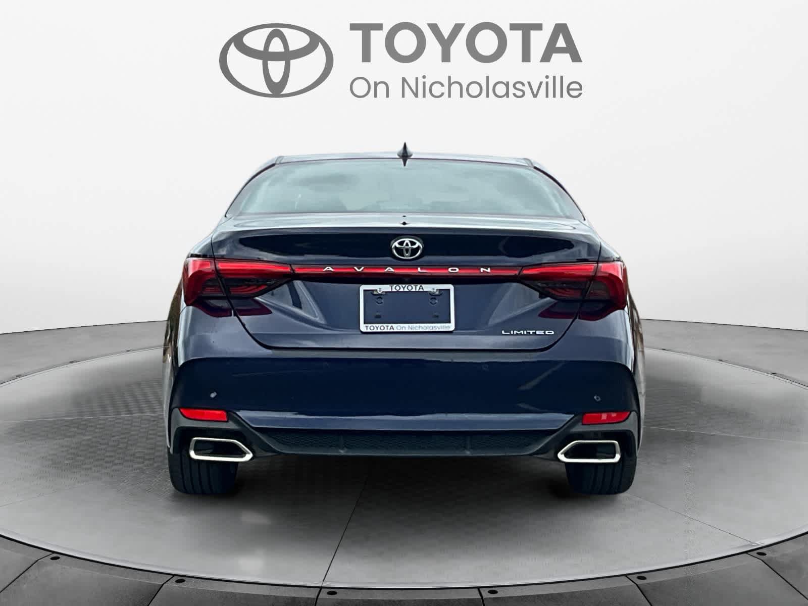 Used 2021 Toyota Avalon Limited w/ Advanced Safety Package FWD image 4