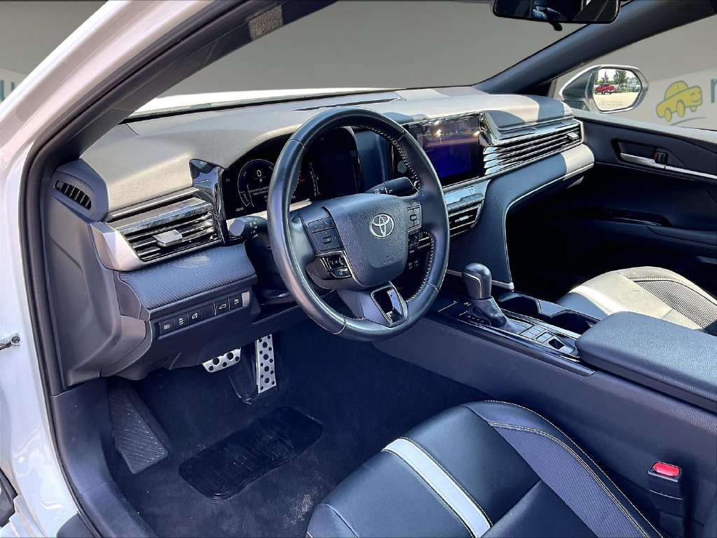 Used 2025 Toyota Camry SE FWD image 8