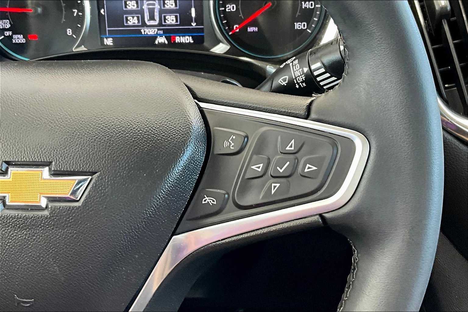 Used 2023 Chevrolet Equinox LT FWD image 25