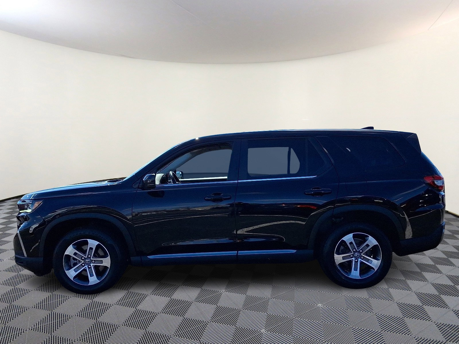 Used 2025 Honda Pilot EX-L image 4
