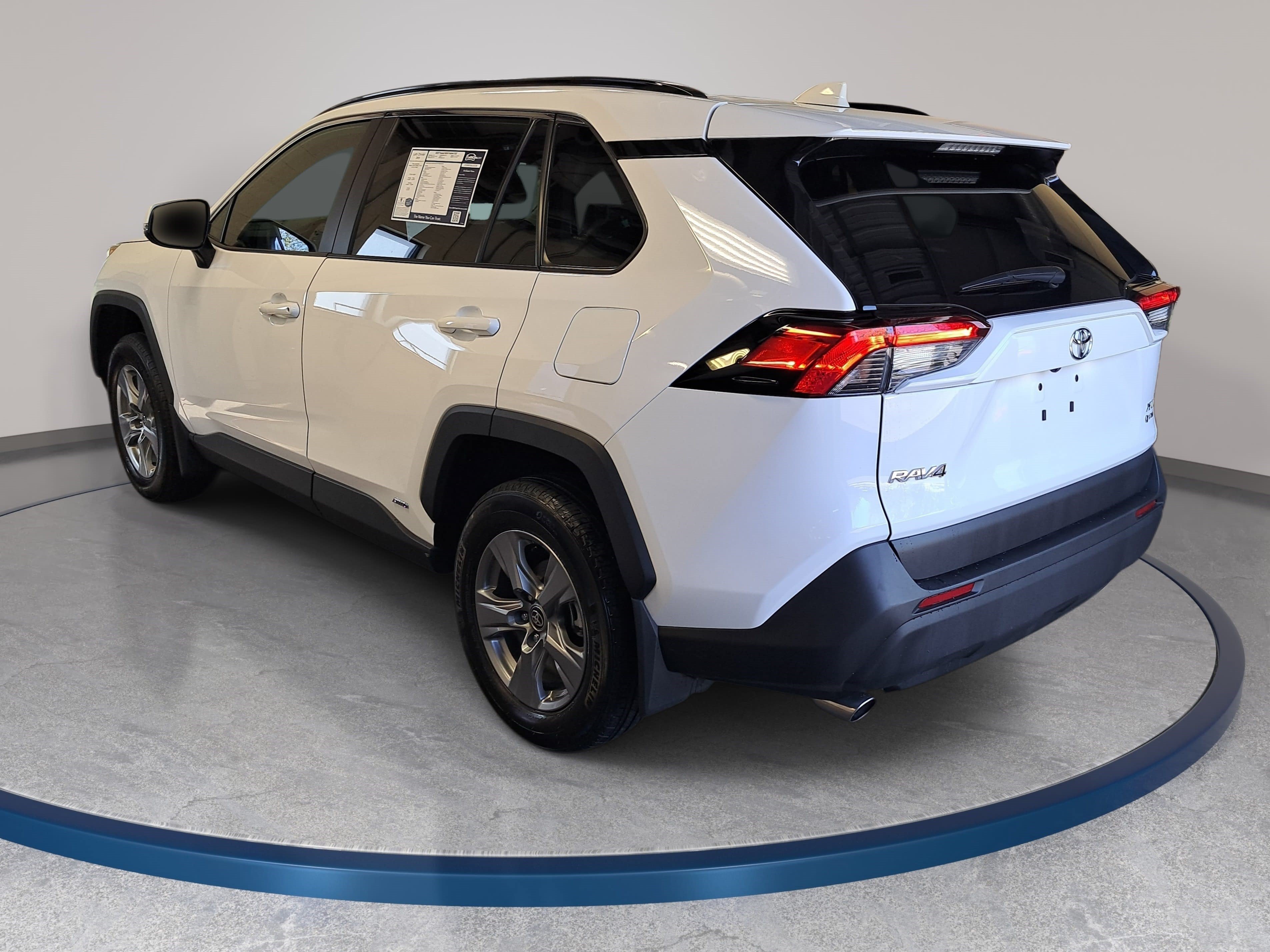 Used 2025 Toyota RAV4 XLE w/ Convenience Package AWD/4WD image 7