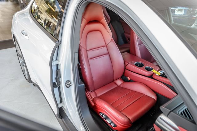 Used 2020 Porsche Panamera image 42