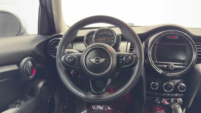 Used 2015 MINI Cooper 4-Door Hardtop FWD image 17