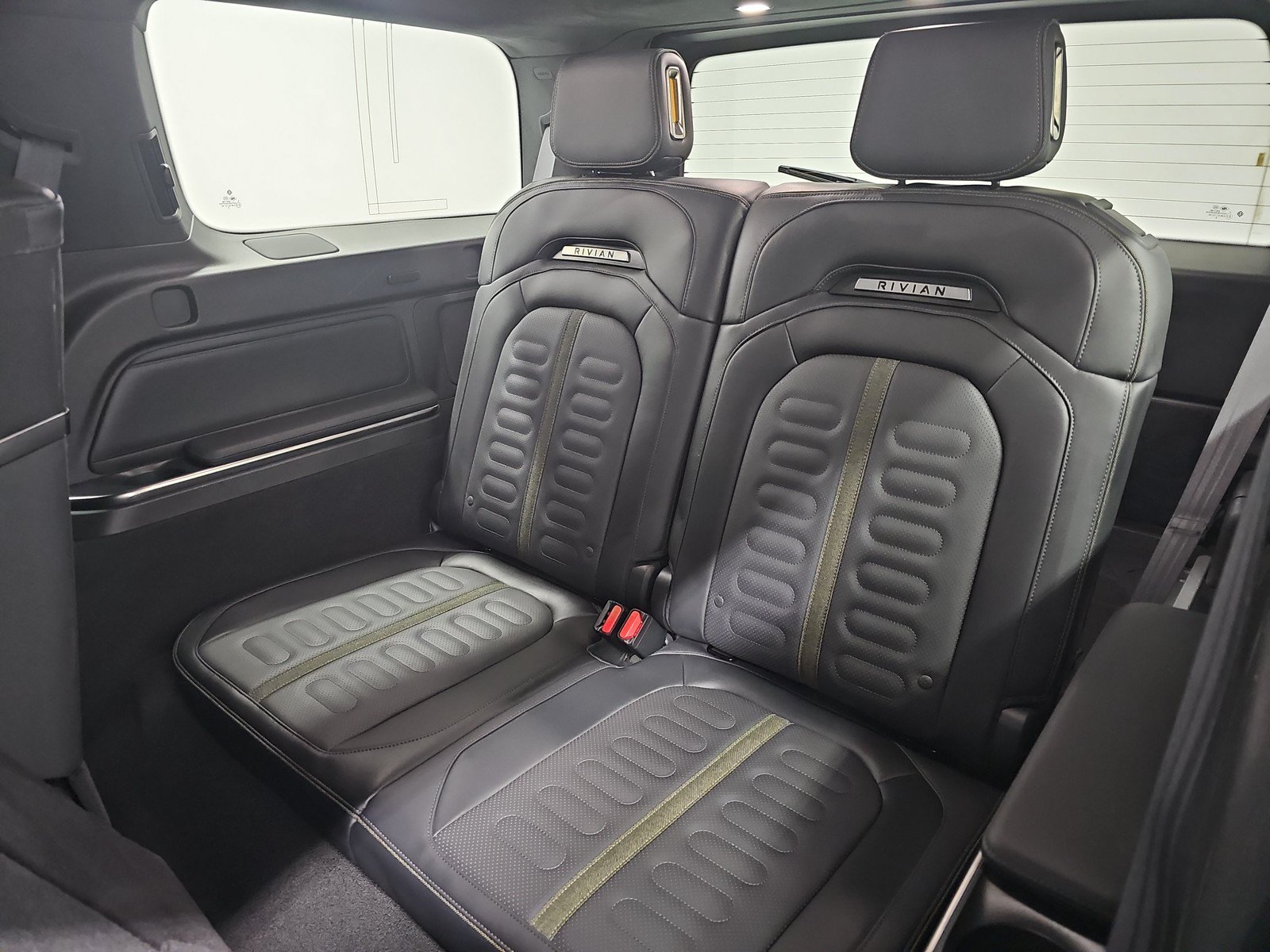 Used 2024 Rivian R1S Adventure AWD/4WD image 25
