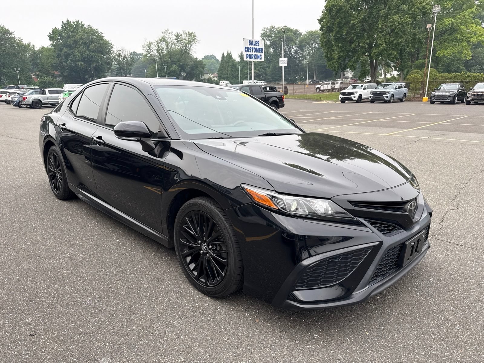 Used 2022 Toyota Camry SE w/ Carpet Mat Package (TMS) FWD image 6