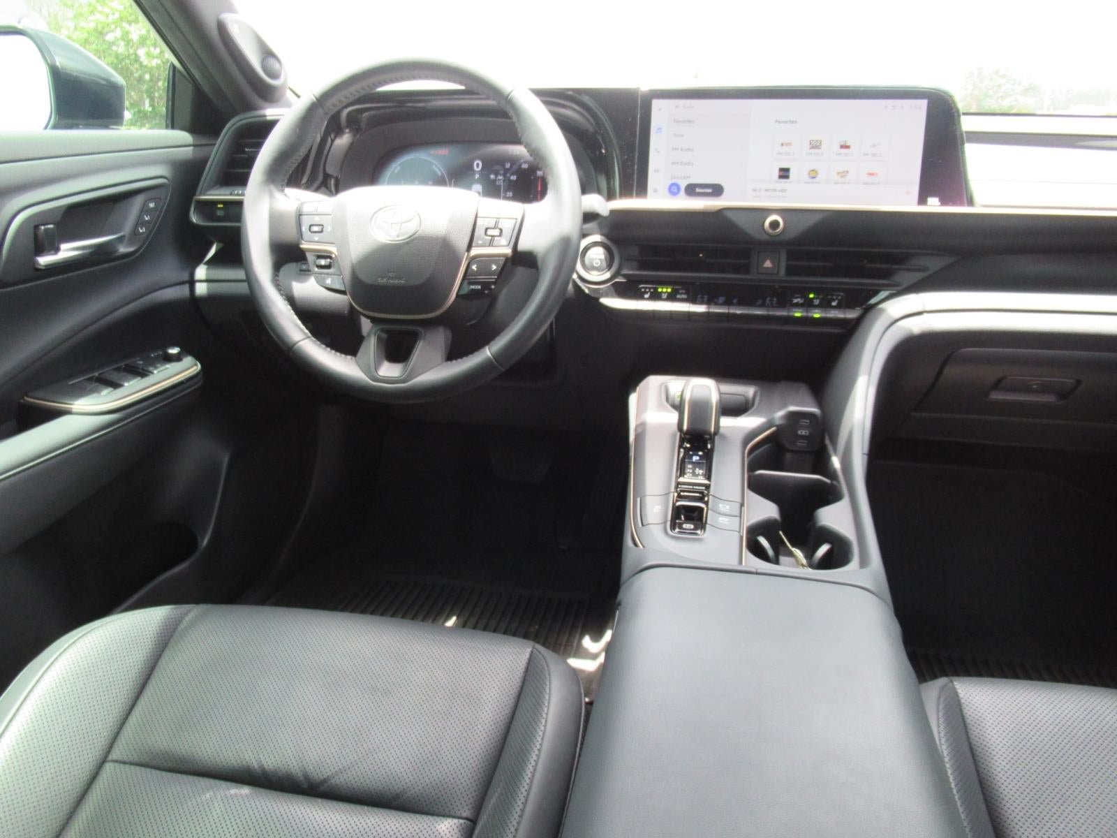 Used 2023 Toyota Crown AWD/4WD image 13