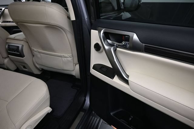 Used 2023 Lexus GX 460 Luxury w/ Sport Design Package AWD/4WD image 15