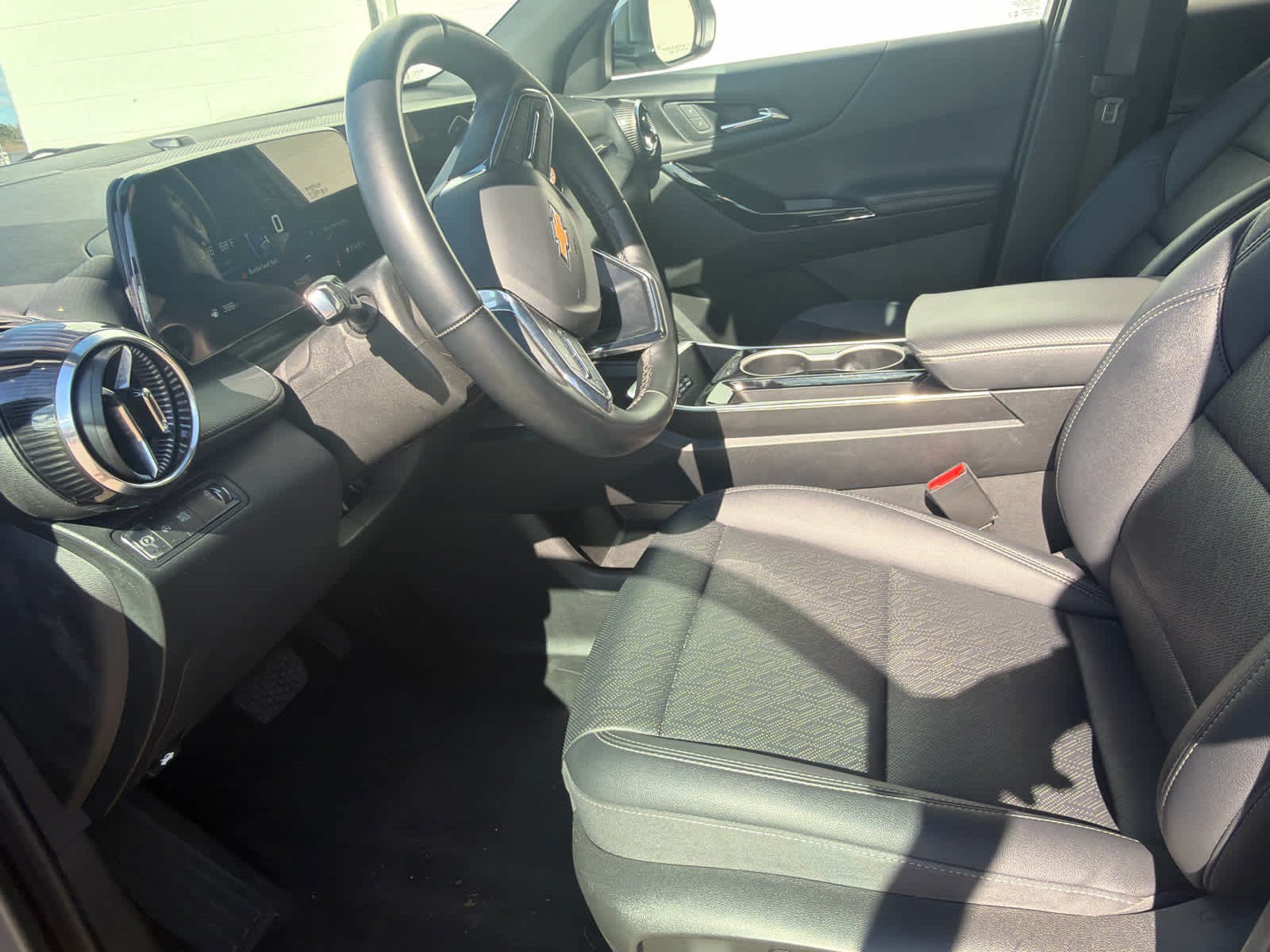 Used 2025 Chevrolet Equinox LT w/ Convenience Package II FWD image 10