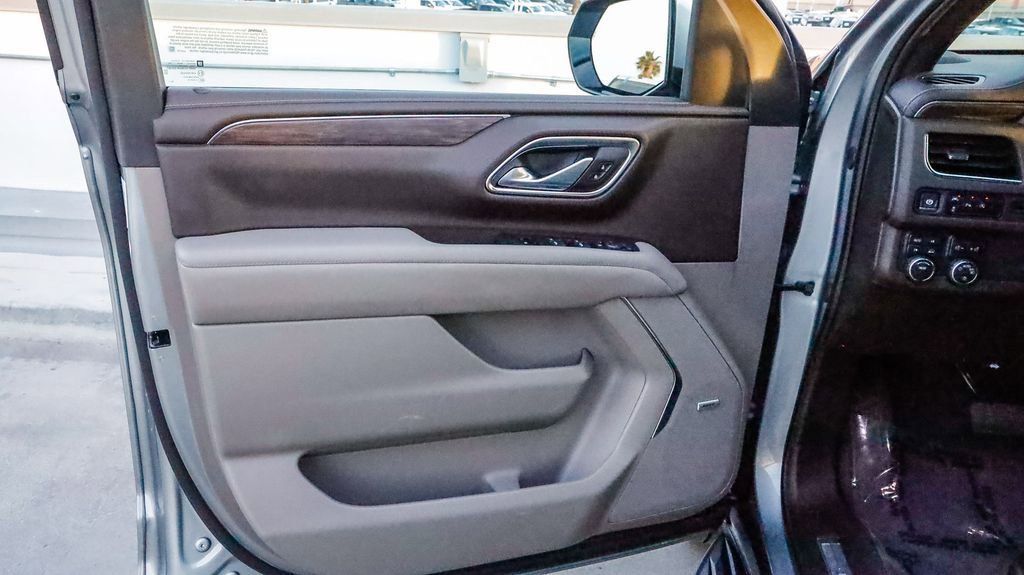 Used 2024 Chevrolet Suburban LT image 23