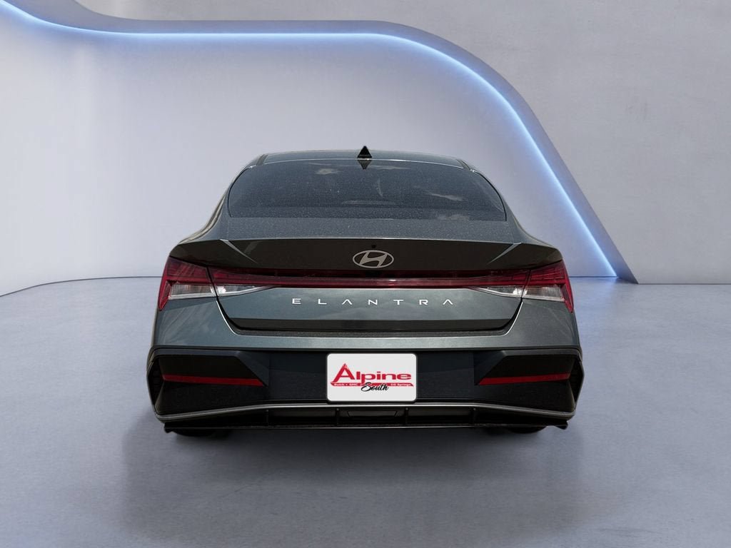 Used 2024 Hyundai Elantra SEL w/ Convenience Package FWD image 4