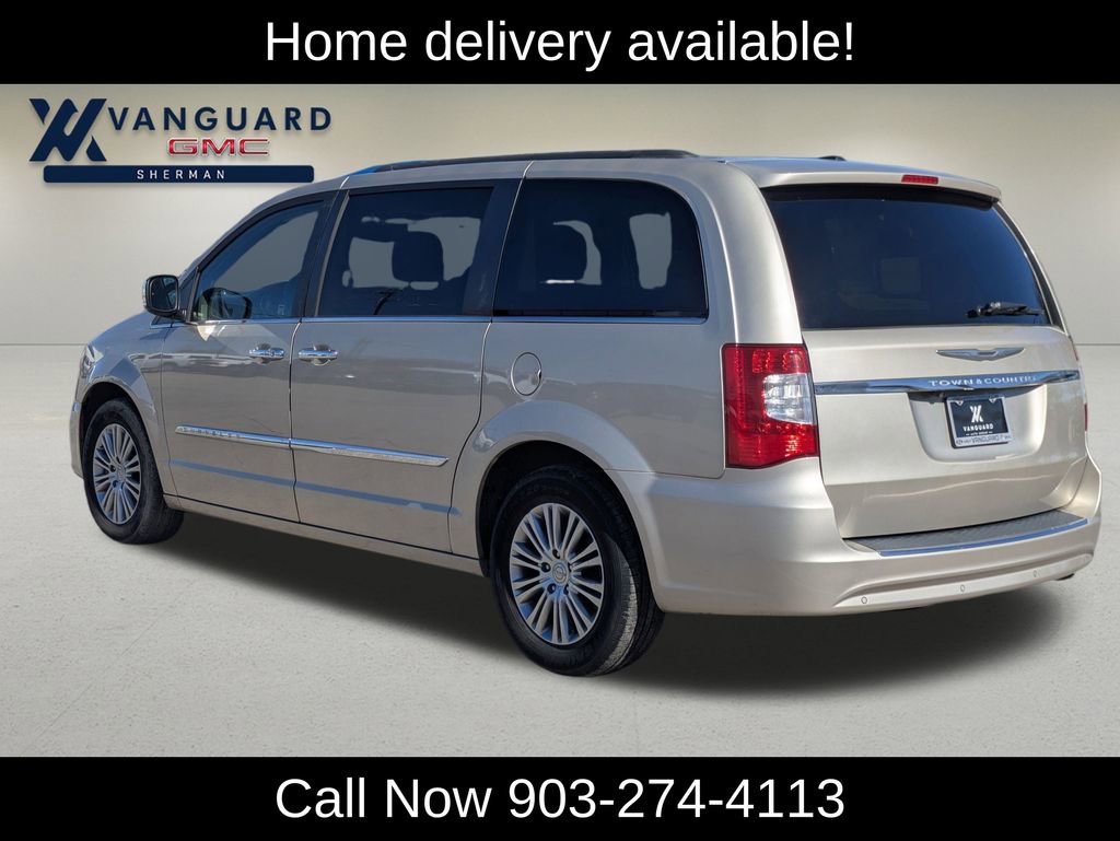 Used 2014 Chrysler Town & Country Touring-L w/ Driver Convenience Group image 8