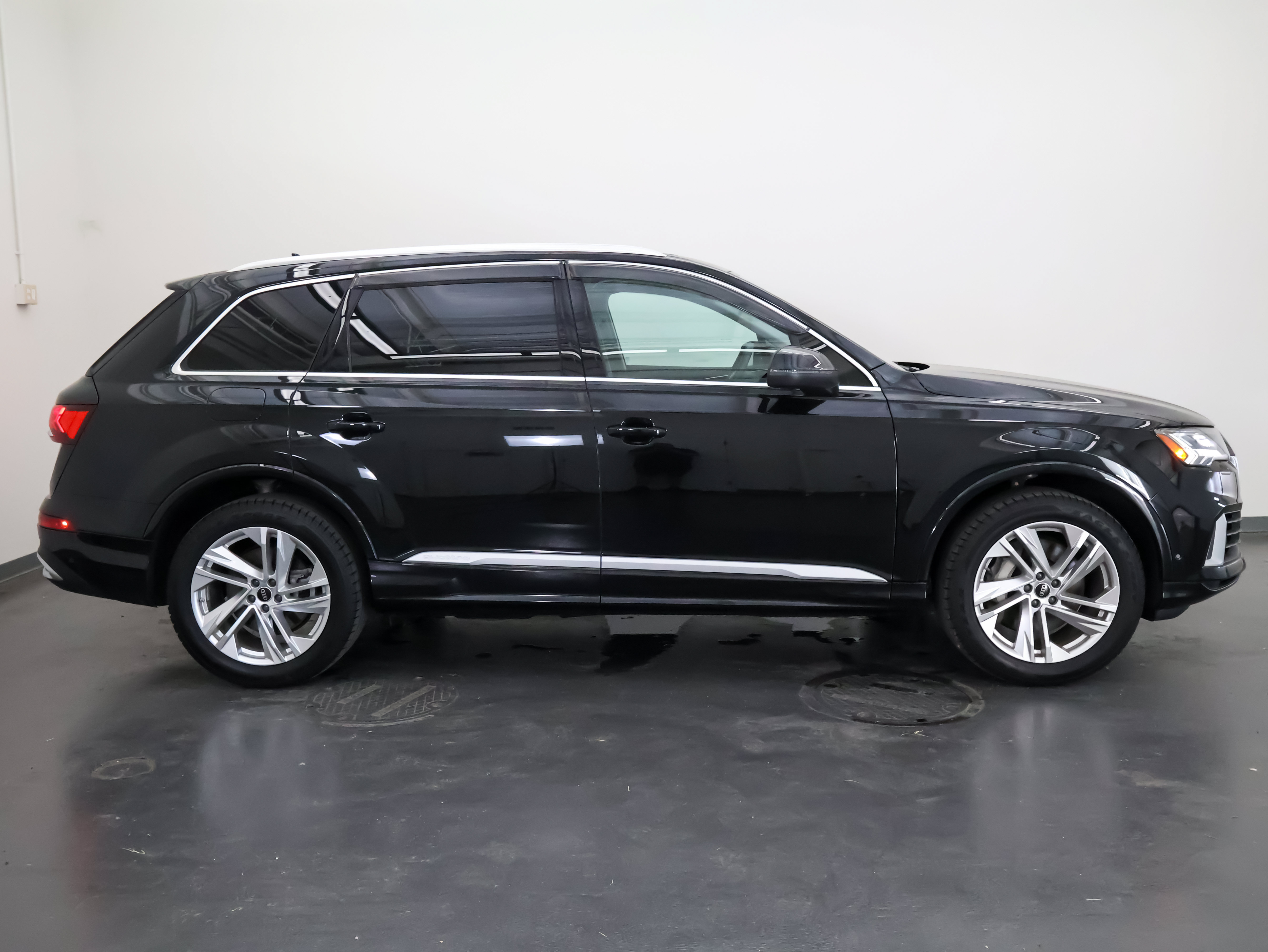 Used 2023 Audi Q7 3.0T Premium Plus w/ Premium Plus Package AWD/4WD image 2