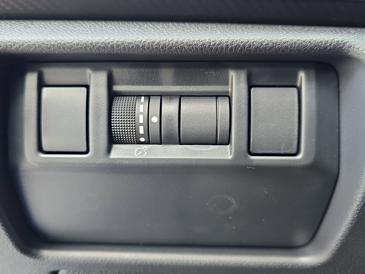 Certified 2025 Subaru Crosstrek 2.0i Premium image 30