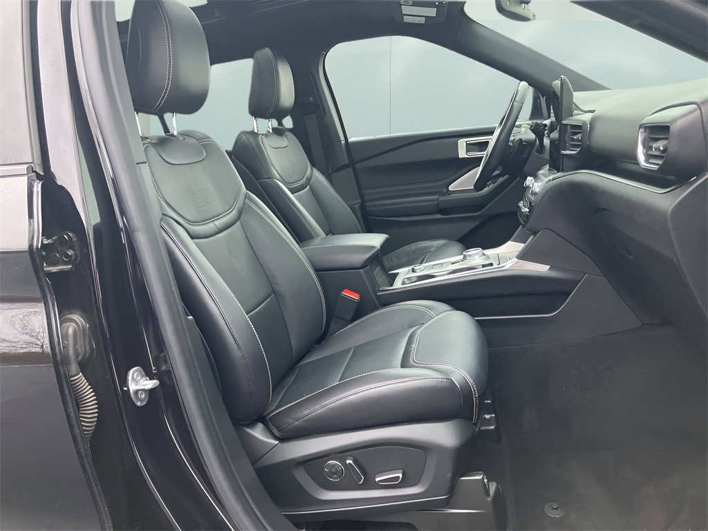 Used 2020 Ford Explorer ST w/ Premium Technology Package image 32