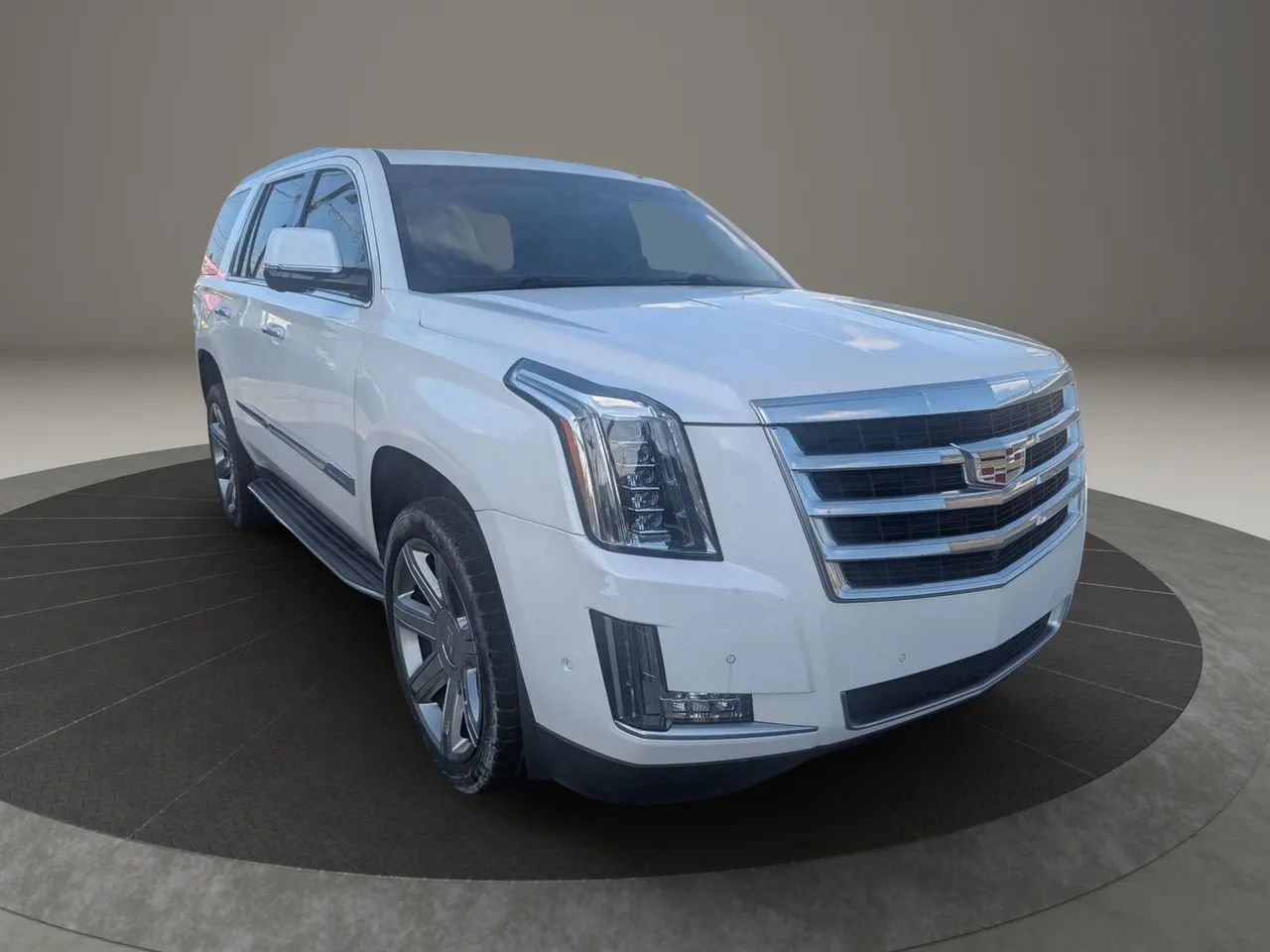 Used 2017 Cadillac Escalade Luxury image 4