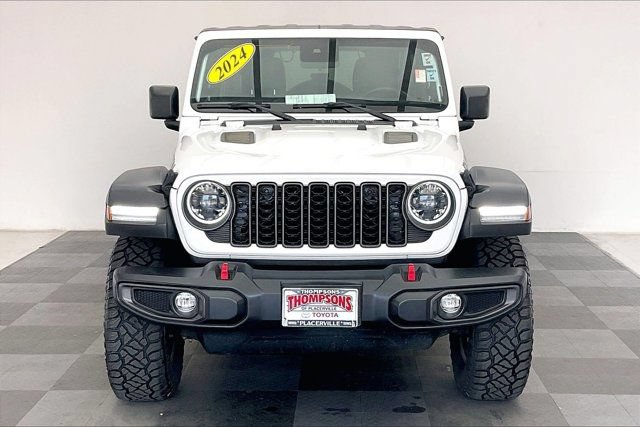 Used 2024 Jeep Wrangler Unlimited Rubicon AWD/4WD image 2