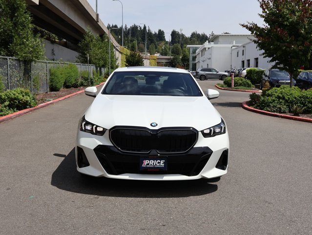 Used 2024 BMW 540i xDrive w/ Premium Package AWD/4WD image 3