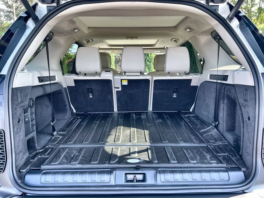 Used 2026 Land Rover Discovery S AWD/4WD image 18