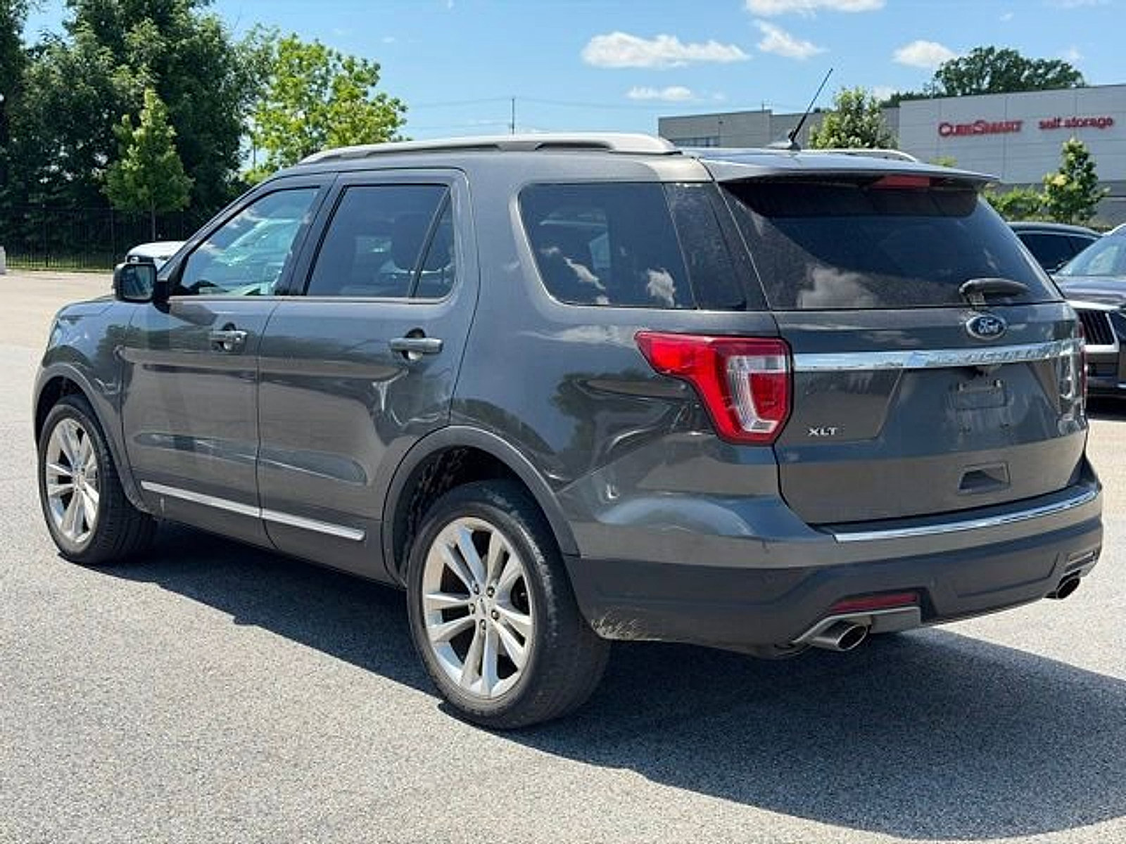 Used 2018 Ford Explorer XLT w/ Equipment Group 202A AWD/4WD image 5