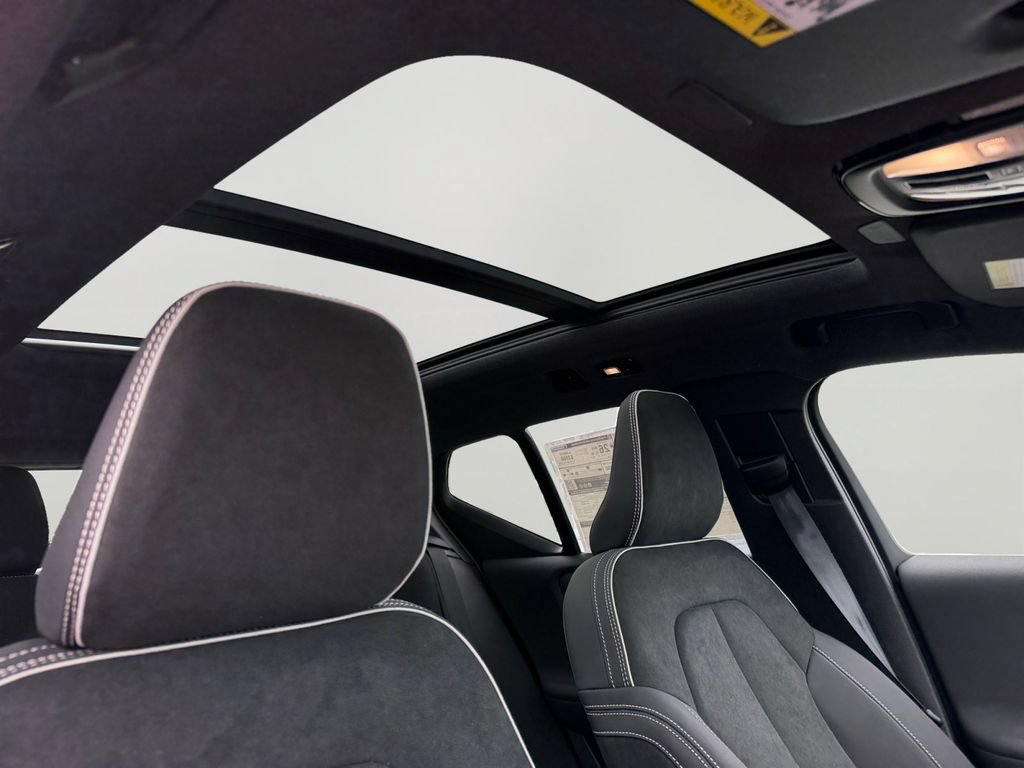 New 2026 Volvo XC40 B5 Ultra w/ Protection Package Premier AWD/4WD image 5