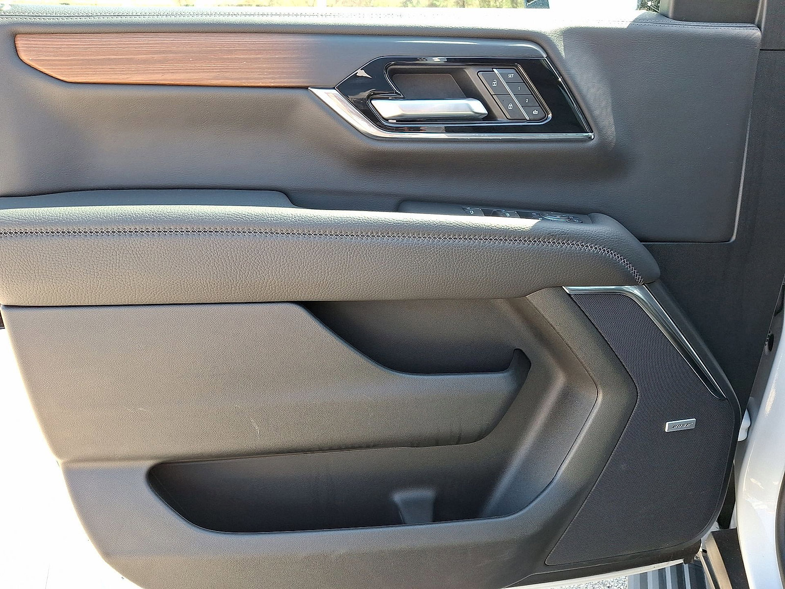 Certified 2025 GMC Yukon Denali w/ Sun & Power Step Package image 10