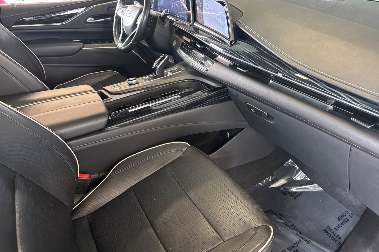 Used 2021 Cadillac Escalade ESV Sport w/ Driver Assist Tech Package AWD/4WD image 17