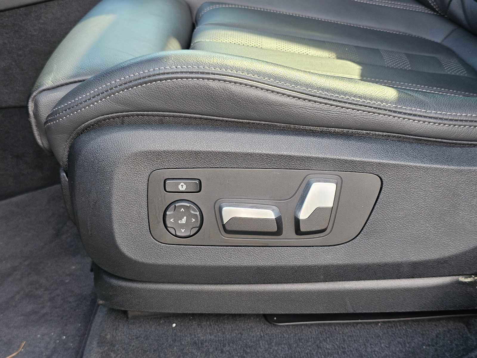 Used 2021 BMW X5 xDrive40i w/ M Sport Package image 24