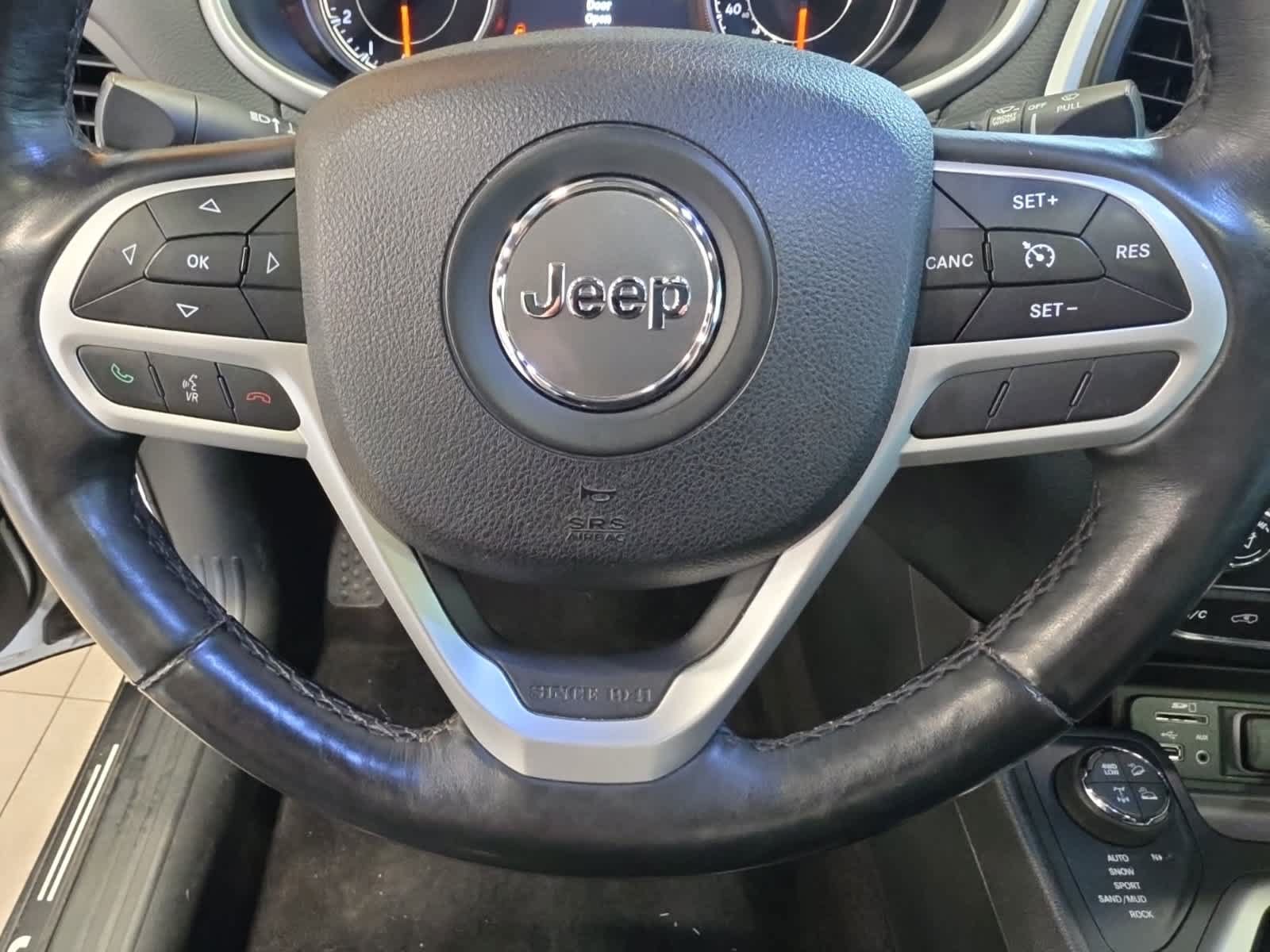 Used 2017 Jeep Cherokee Trailhawk w/ Comfort & Convenience Group AWD/4WD image 21