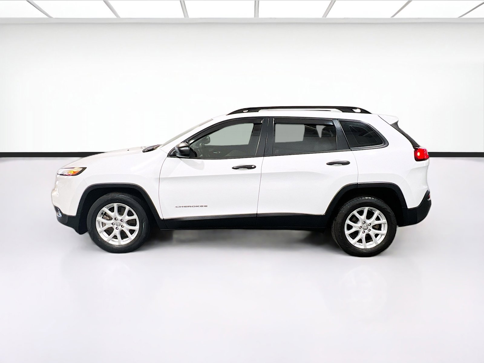 Used 2016 Jeep Cherokee Sport FWD image 22