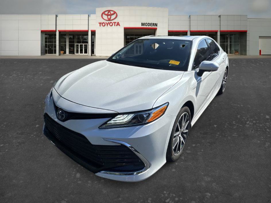 Used 2023 Toyota Camry XLE w/ Navigation Package FWD image 2