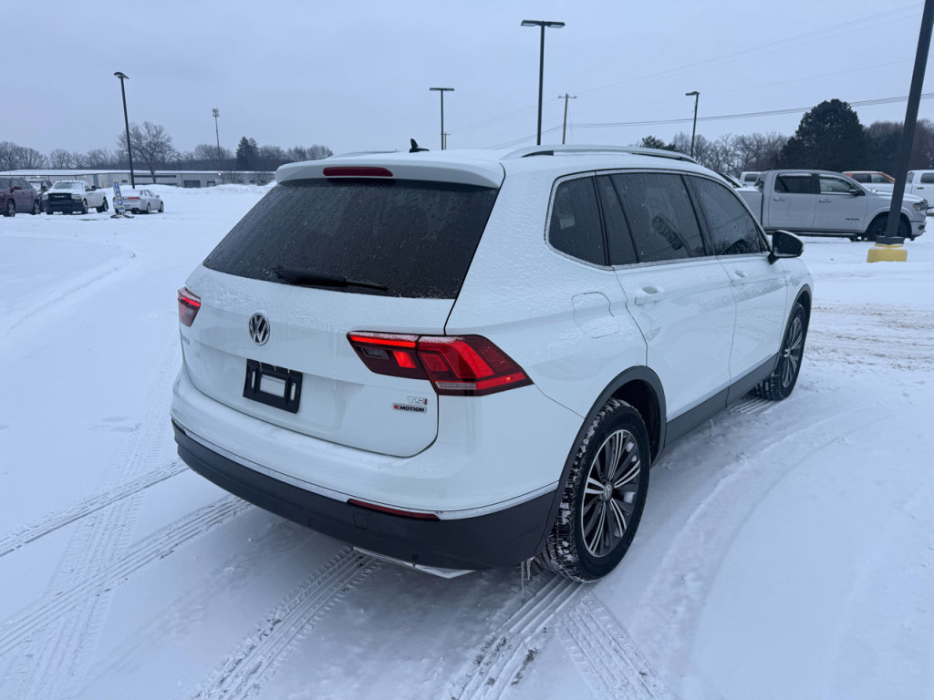 Used 2018 Volkswagen Tiguan SEL Premium image 3