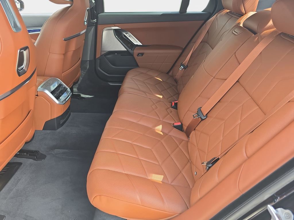 Used 2025 BMW i7 eDrive50 w/ M Sport Package image 17