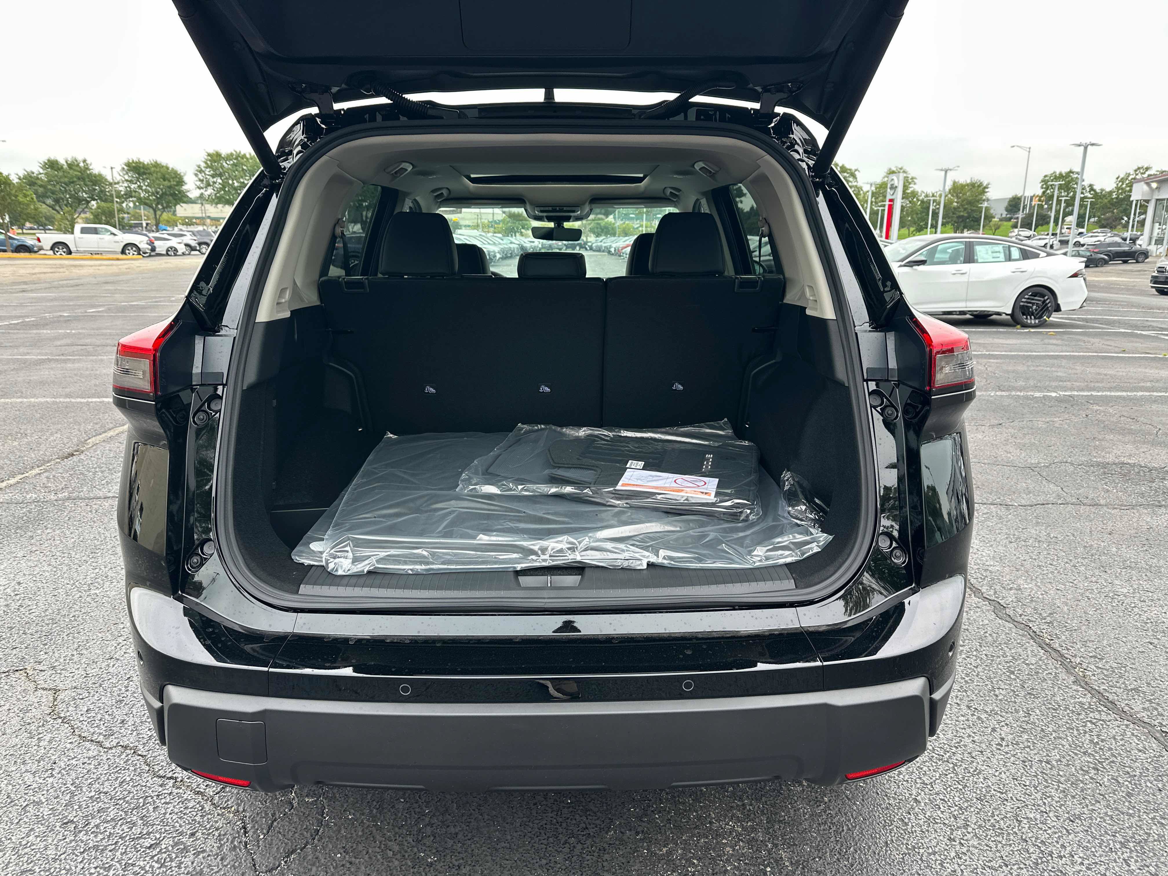 New 2026 Nissan Rogue Dark Armor AWD/4WD image 16