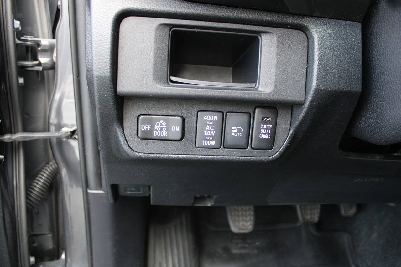 Used 2019 Toyota Tacoma TRD Sport AWD/4WD image 25
