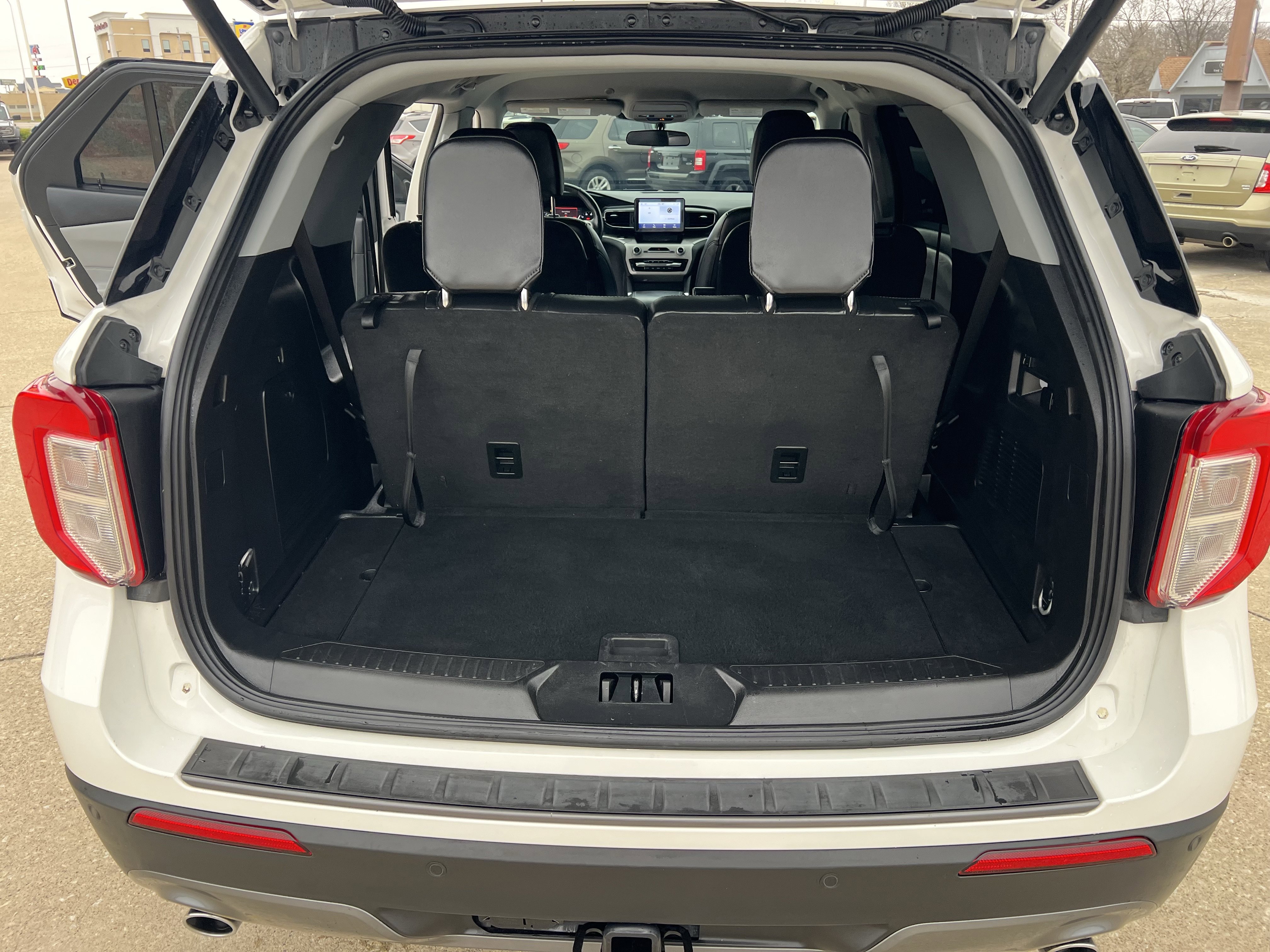 Used 2023 Ford Explorer XLT w/ Equipment Group 202A AWD/4WD image 21