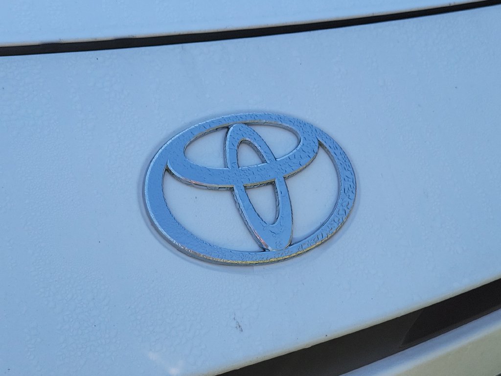 Used 2025 Toyota Camry SE w/ Convenience Package FWD image 9