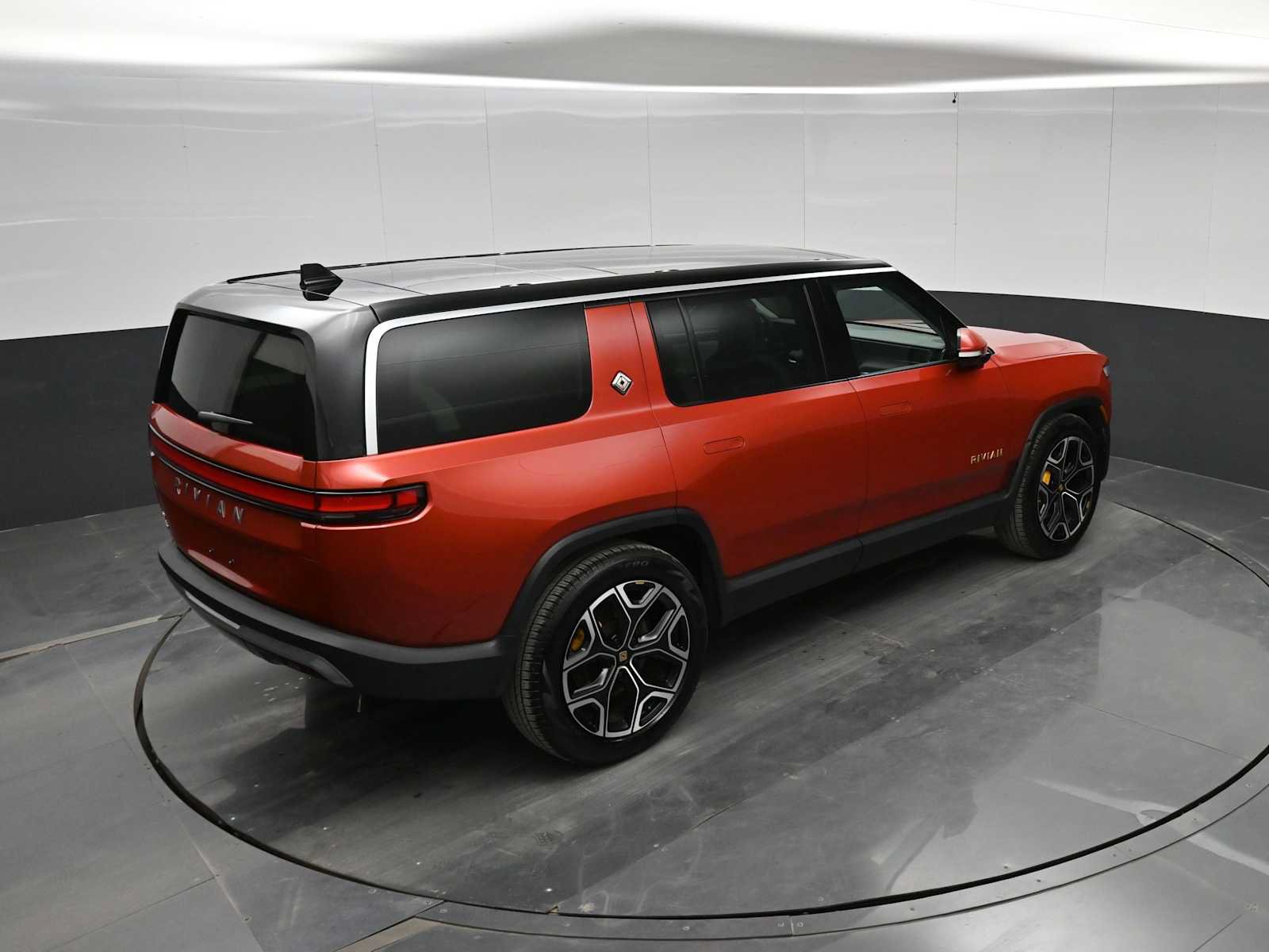 Used 2023 Rivian R1S Adventure Quad AWD/4WD image 31