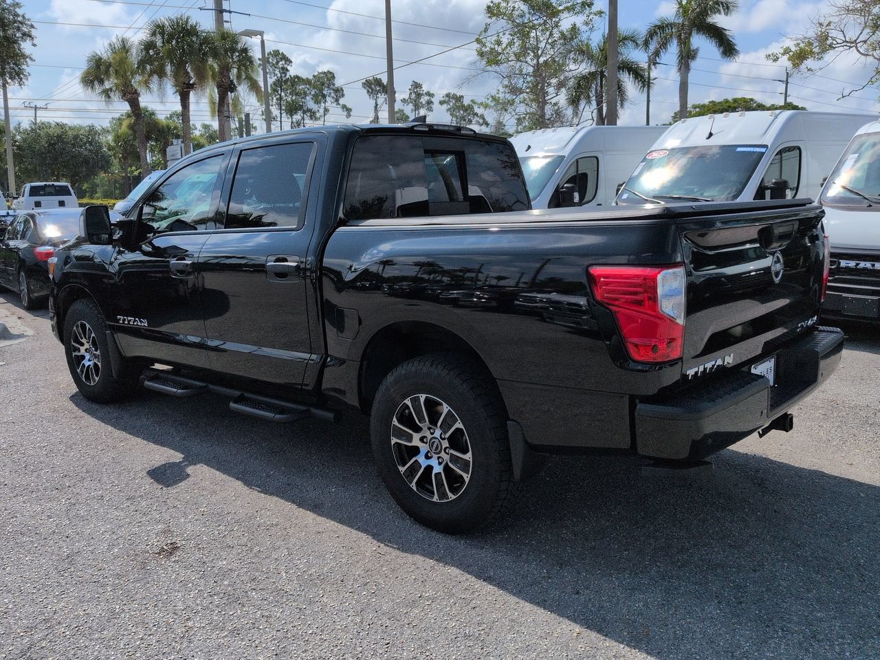 Used 2023 Nissan Titan SV w/ SV Convenience Package AWD/4WD image 7