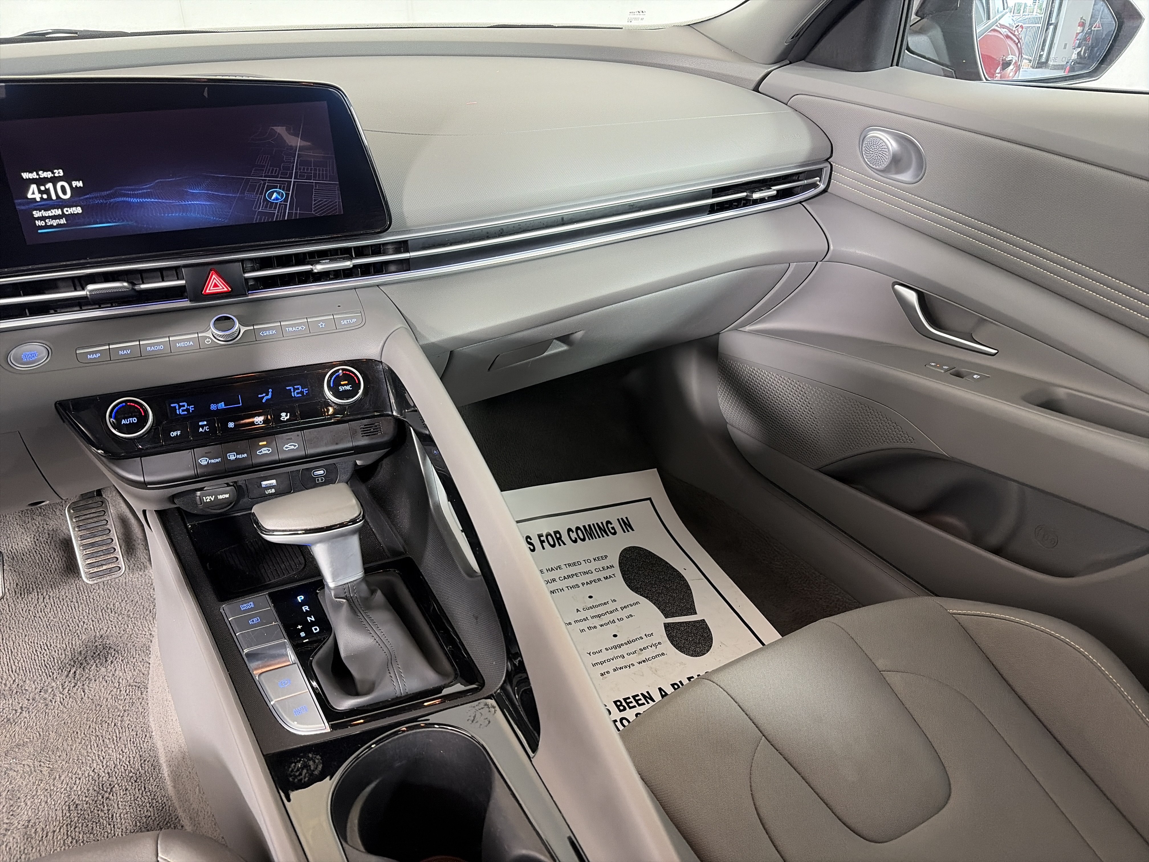 Used 2025 Hyundai Elantra SEL FWD image 4