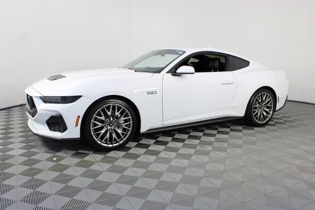 Used 2025 Ford Mustang GT Premium RWD image 2