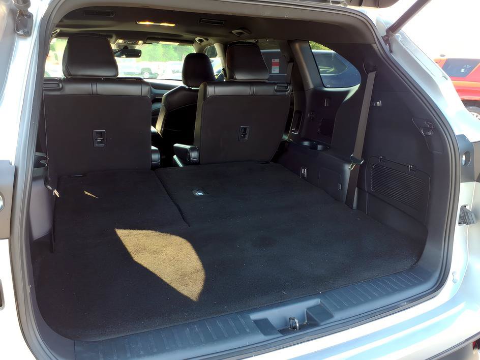 Used 2023 Toyota Highlander XSE FWD image 10