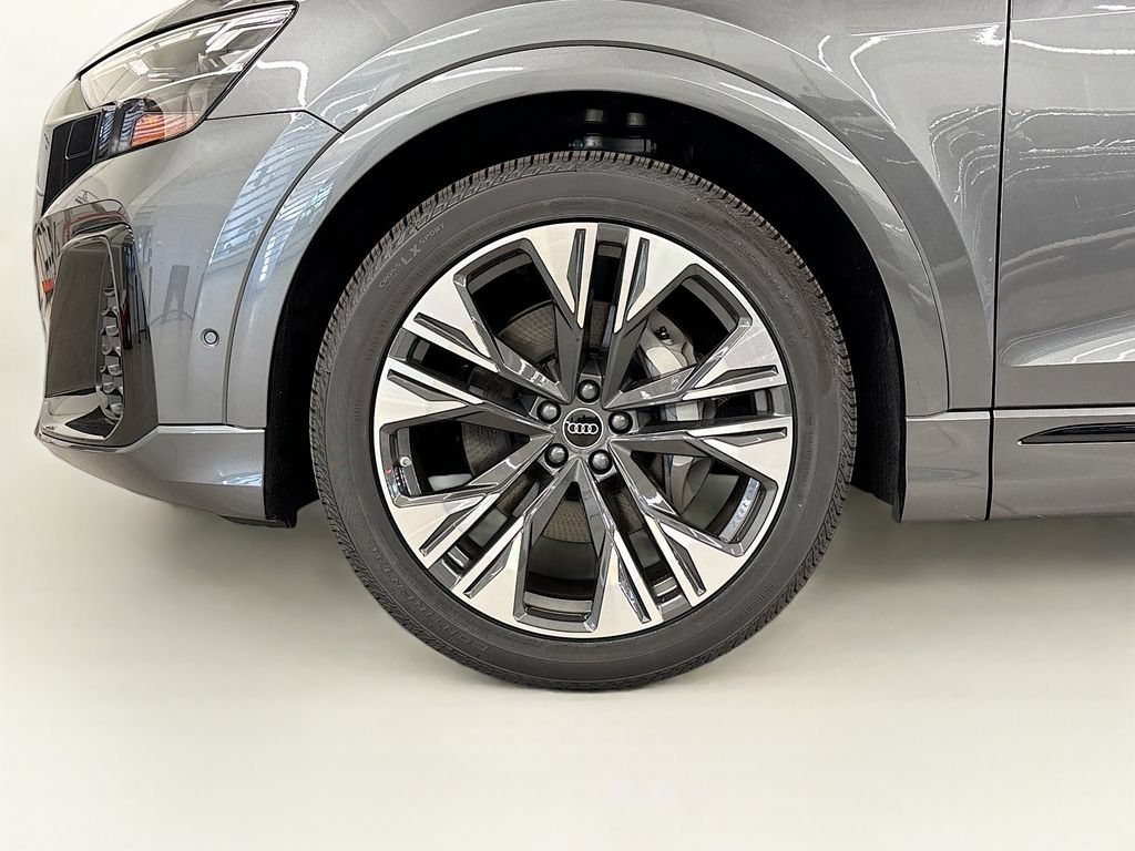 Used 2025 Audi Q8 Premium Plus AWD/4WD image 24