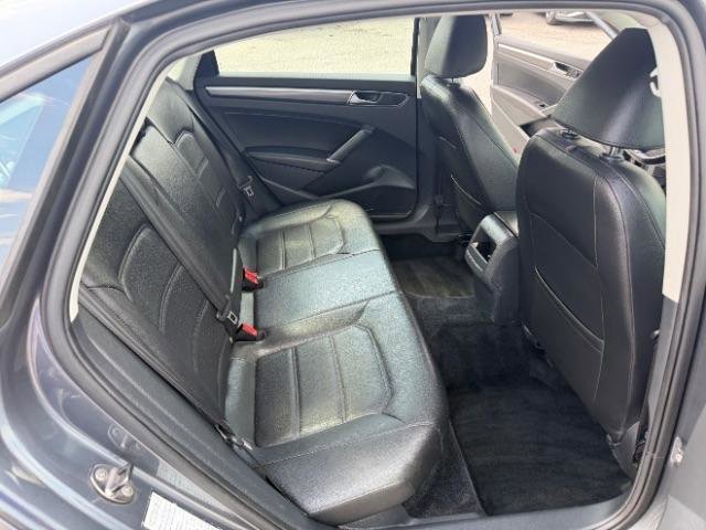 Used 2018 Volkswagen Passat 2.0T R-Line image 33