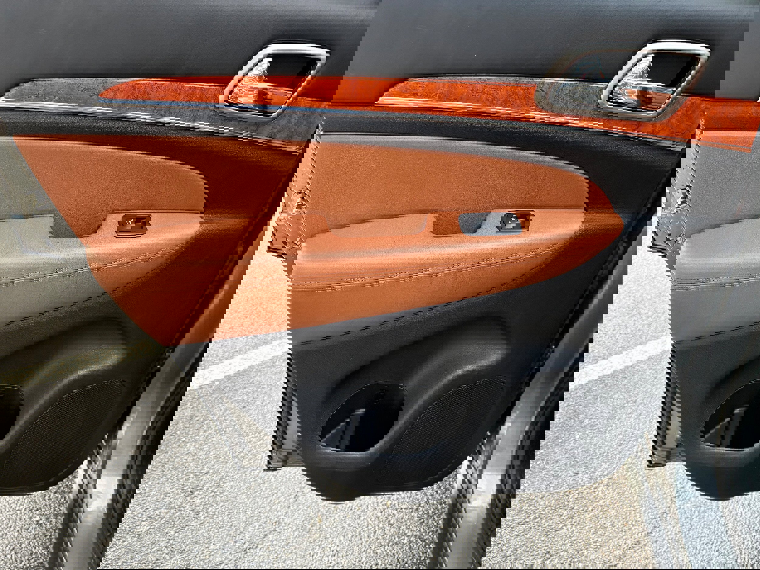 Used 2012 Jeep Grand Cherokee Overland image 16