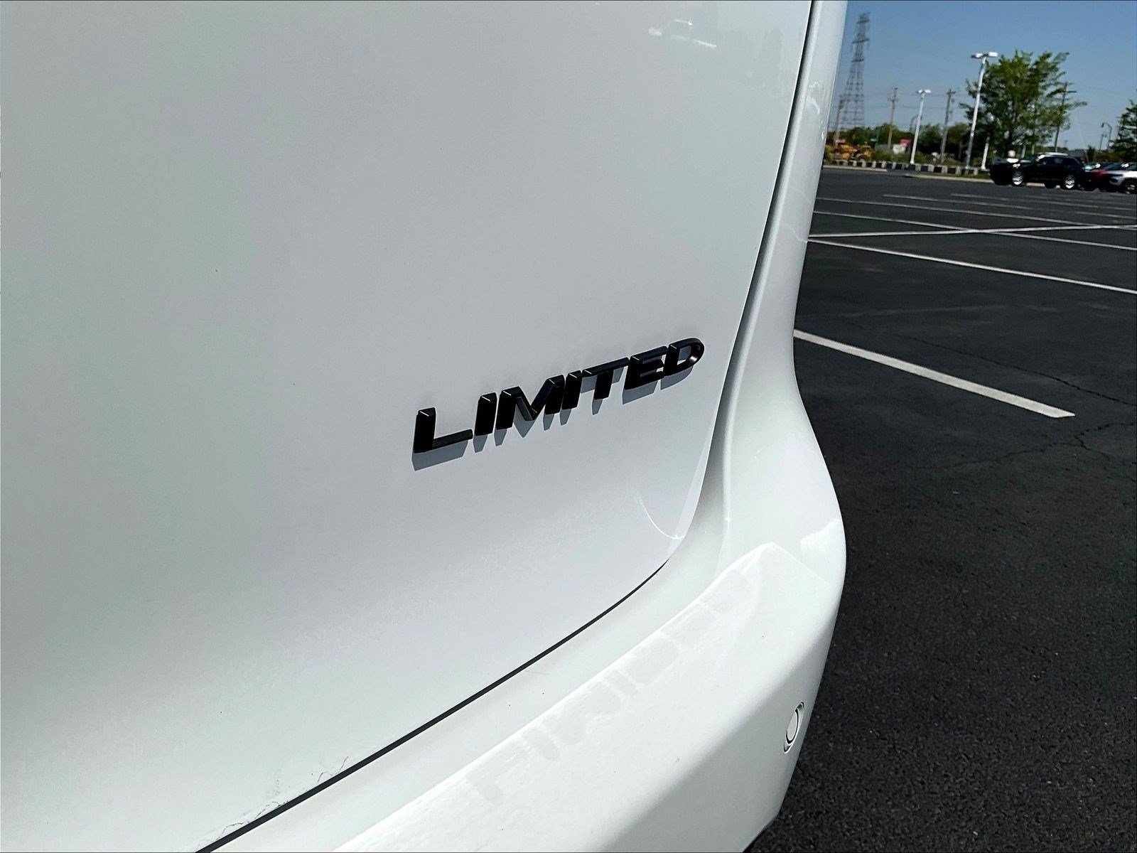 Used 2026 Chrysler Pacifica Limited w/ S Appearance Package FWD image 24