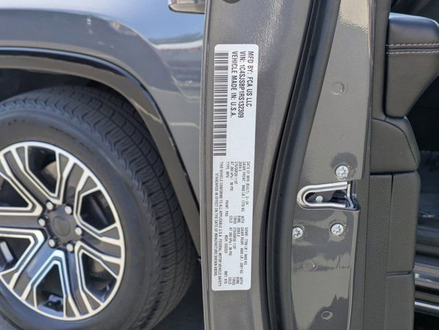 Used 2024 Jeep Wagoneer L Series II w/ Flexible Seating Group AWD/4WD image 35