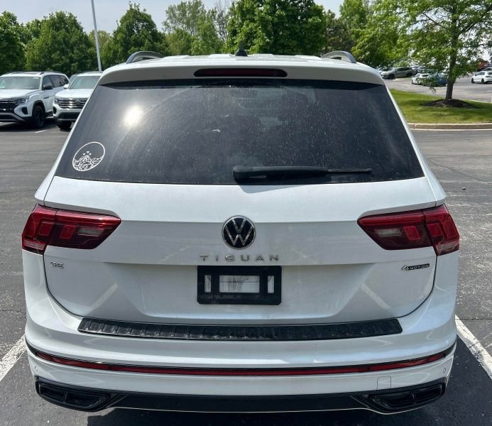 Used 2023 Volkswagen Tiguan SE R-Line AWD/4WD image 3