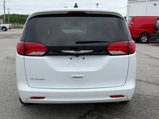 Used 2024 Chrysler Voyager LX FWD image 4